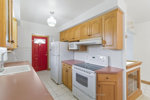 98 East 16Th Street, Hamilton, ON - Indoor Photo Showing Kitchen