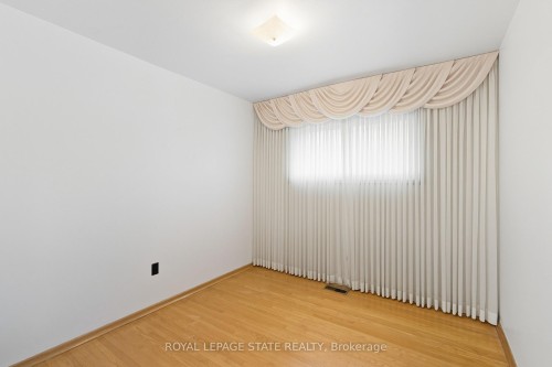 98 East 16Th Street, Hamilton, ON - Indoor Photo Showing Other Room