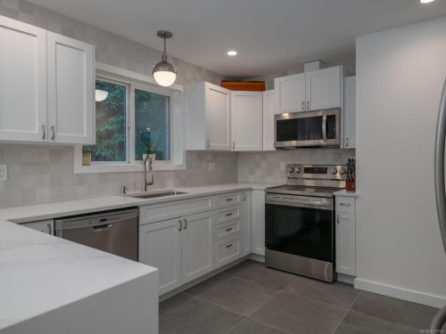 9010 Lord Rd, Port Alberni, BC 