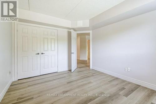 107 - 2020 Cleaver Avenue, Burlington, ON - Indoor Photo Showing Other Room