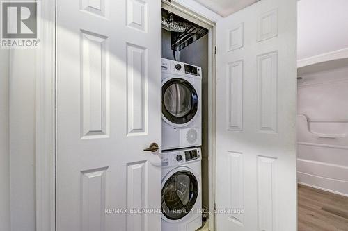 107 - 2020 Cleaver Avenue, Burlington, ON - Indoor Photo Showing Laundry Room