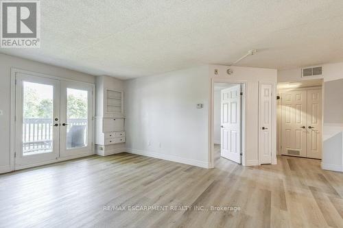 107 - 2020 Cleaver Avenue, Burlington, ON - Indoor