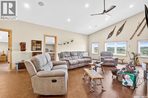 322 Laurier Crescent, Laird Rm No. 404, SK - Indoor Photo Showing Living Room