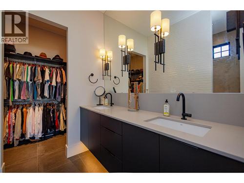 4324 Russo Street, Kelowna, BC - Indoor