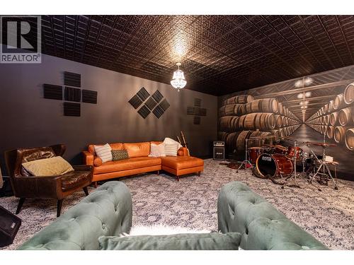 4324 Russo Street, Kelowna, BC - Indoor