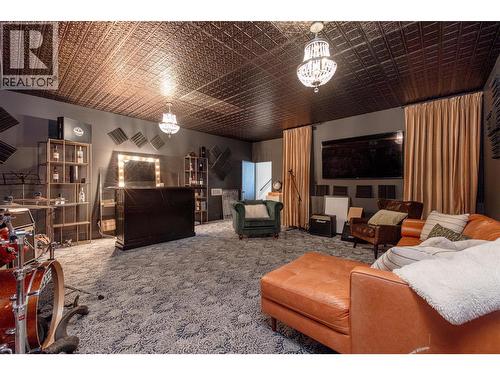 4324 Russo Street, Kelowna, BC - Indoor Photo Showing Living Room