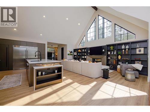 4324 Russo Street, Kelowna, BC - Indoor