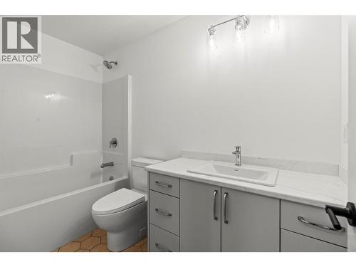 2345 Patterson Avenue Unit# 102, Armstrong, BC - Indoor Photo Showing Bathroom