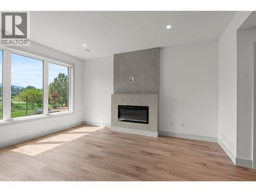 2345 Patterson Avenue Unit# 102, Armstrong, BC - Indoor Photo Showing Living Room With Fireplace