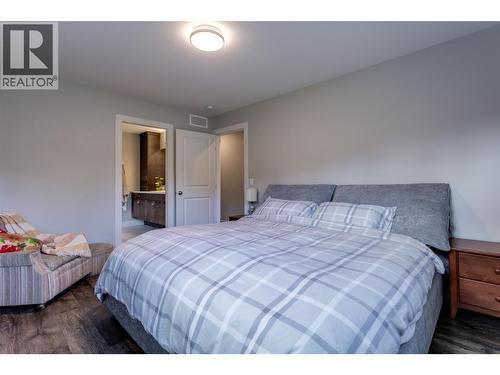1257 And 1259 Rio Drive, Kelowna, BC - Indoor Photo Showing Bedroom