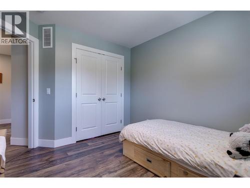 1257 And 1259 Rio Drive, Kelowna, BC - Indoor Photo Showing Bedroom