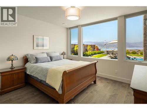 5640 Mountainside Drive, Kelowna, BC - Indoor Photo Showing Bedroom