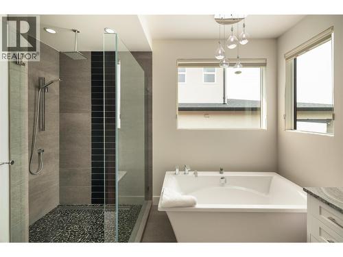 5640 Mountainside Drive, Kelowna, BC - Indoor Photo Showing Bathroom