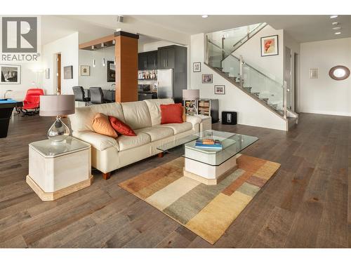 5640 Mountainside Drive, Kelowna, BC - Indoor Photo Showing Living Room