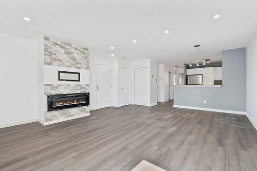 Salon - 2-625 Rue De Chevillon, Laval (Chomedey), QC - Indoor Photo Showing Living Room With Fireplace