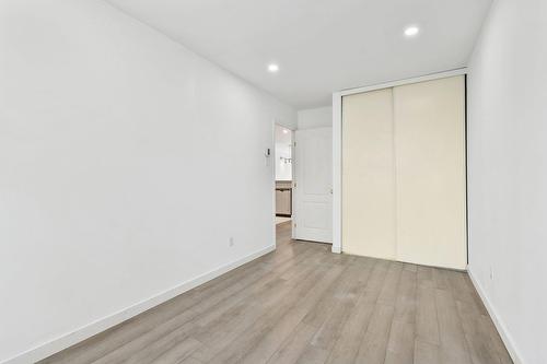Chambre à coucher - 2-625 Rue De Chevillon, Laval (Chomedey), QC - Indoor Photo Showing Other Room