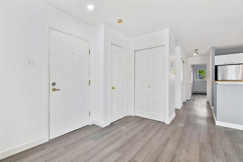 Hall d'entrée/Vestibule - 2-625 Rue De Chevillon, Laval (Chomedey), QC - Indoor Photo Showing Other Room