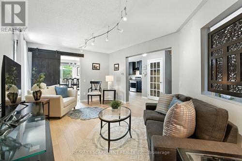 88 Grindstone Way, Hamilton, ON - Indoor Photo Showing Living Room