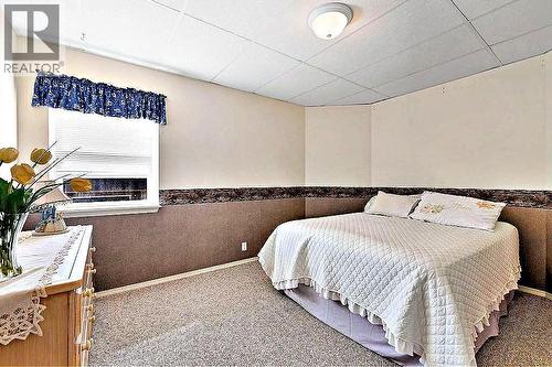 5205 Macneill Court, Peachland, BC - Indoor Photo Showing Bedroom