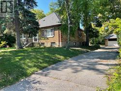 2 BOTFIELD AVENUE  Toronto, ON M9B 4C7