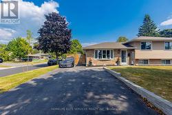 323 CENTRAL PK BOULEVARD N  Oshawa, ON L1G 5Z5