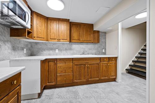 34 Kenworth Drive, St. Catharines (Carlton/Bunting), ON - Indoor Photo Showing Kitchen