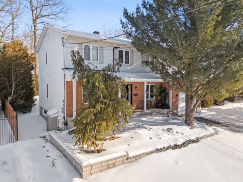 425 Rue du Prince-Albert  Otterburn Park, QC J3H 5H9