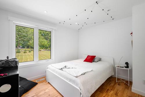 Bedroom - 442 Mtée Des Trente, Mont-Saint-Hilaire, QC - Indoor Photo Showing Bedroom