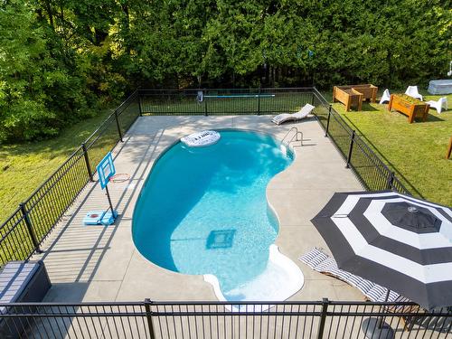 Pool - 442 Mtée Des Trente, Mont-Saint-Hilaire, QC - Outdoor With In Ground Pool With Backyard