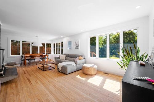 Living room - 442 Mtée Des Trente, Mont-Saint-Hilaire, QC - Indoor Photo Showing Living Room