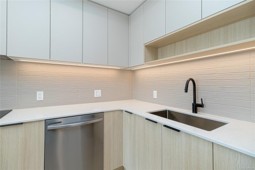 310-3564B Ryder Hesjedal Way, Colwood, BC - Indoor Photo Showing Kitchen With Upgraded Kitchen