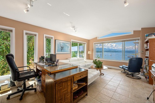 200 Crome Point Rd, Bowser, BC 