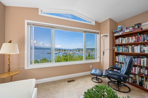 200 Crome Point Rd, Bowser, BC 