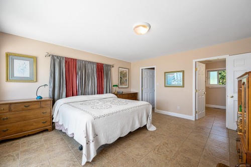 200 Crome Point Rd, Bowser, BC 