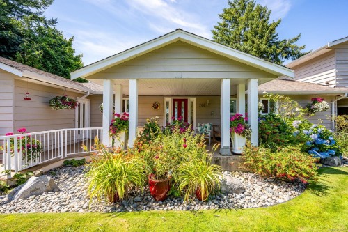 200 Crome Point Rd, Bowser, BC 