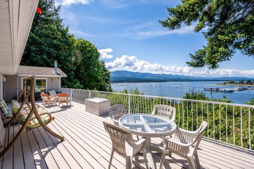 200 Crome Point Rd, Bowser, BC 
