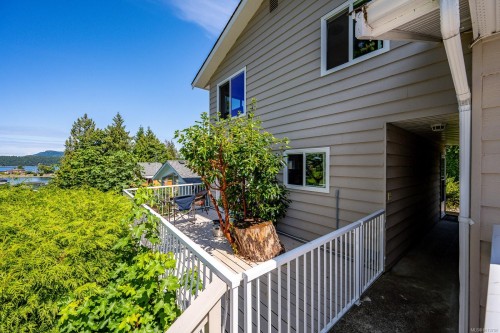 200 Crome Point Rd, Bowser, BC 
