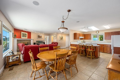200 Crome Point Rd, Bowser, BC 