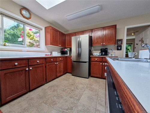 200 Crome Point Rd, Bowser, BC 