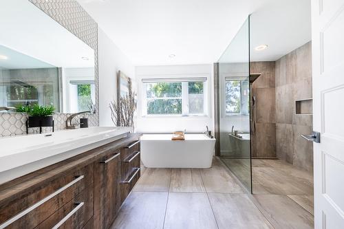 Ensuite bathroom - 29 Rue Tessier, Saint-Jean-Sur-Richelieu, QC - Indoor Photo Showing Other Room