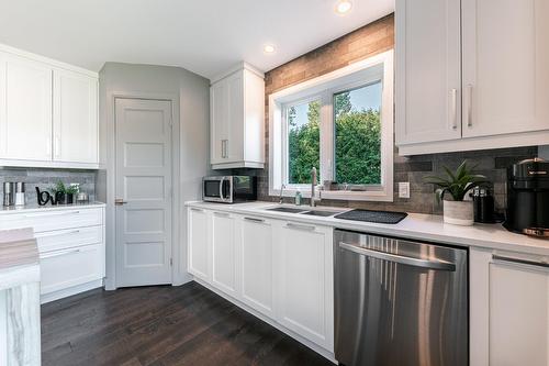 Kitchen - 29 Rue Tessier, Saint-Jean-Sur-Richelieu, QC - Indoor Photo Showing Kitchen With Double Sink