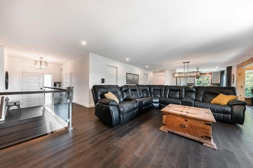 Overall view - 29 Rue Tessier, Saint-Jean-Sur-Richelieu, QC - Indoor Photo Showing Living Room