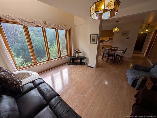 975 Tamarack Dr, Bathurst, NB 