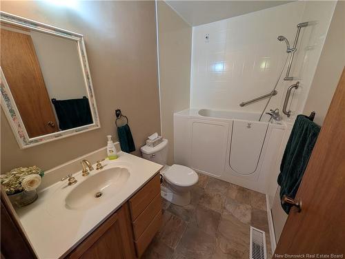 975 Tamarack Dr, Bathurst, NB 