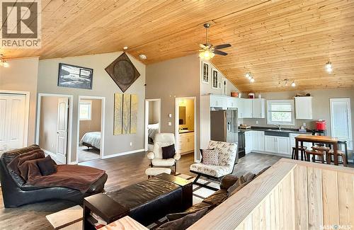 319 Ravine Road, Big Shell, SK - Indoor Photo Showing Living Room