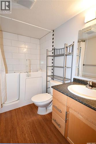 202 395 River Street E, Prince Albert, SK - Indoor Photo Showing Bathroom