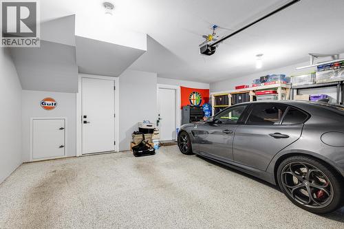 1435 Cara Glen Court Unit# 101, Kelowna, BC - Indoor Photo Showing Garage