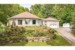 744 Rue de Fribourg  Sainte-Adèle, QC J8B 2G6