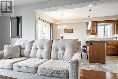 500 Forman Avenue, Stratford, ON - Indoor Photo Showing Living Room