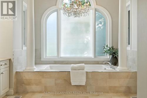 26 Parkshore Place, Hamilton, ON - Indoor Photo Showing Bathroom